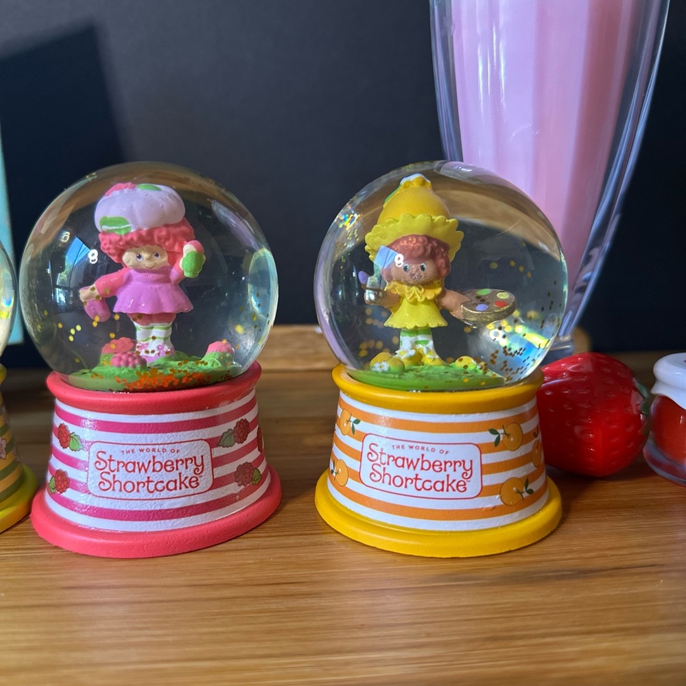Strawberry Shortcake snow globe set of four 🍓 - Picture 8 of 8